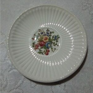 13 Wedgwood of Etruria Conway AK8384 Saucers